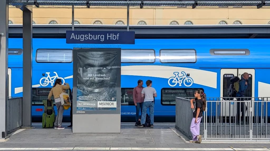 Robbanás történt egy dél-németországi pályaudvarnál, többen megsérültek