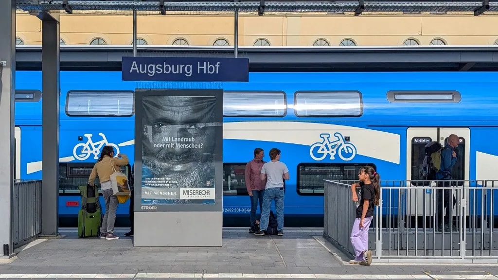 Robbanás történt egy dél-németországi pályaudvarnál, többen megsérültek