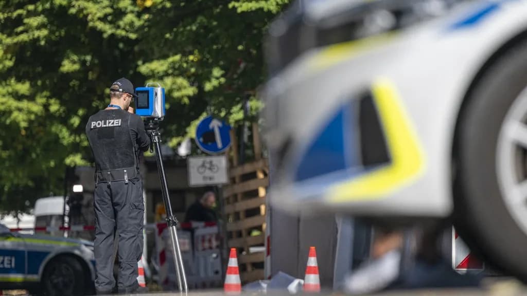 Gyújtószerkezeteket dobtak több épületre védelmi ipari vállalatok közelében Münchenben