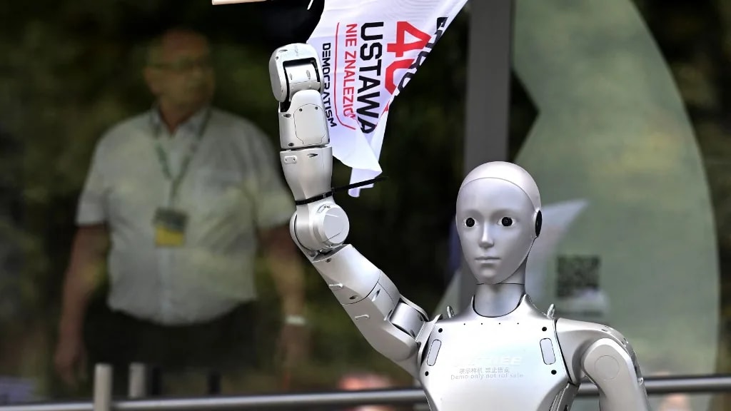 Robotok tüntettek az AI ellen Lengyelországban