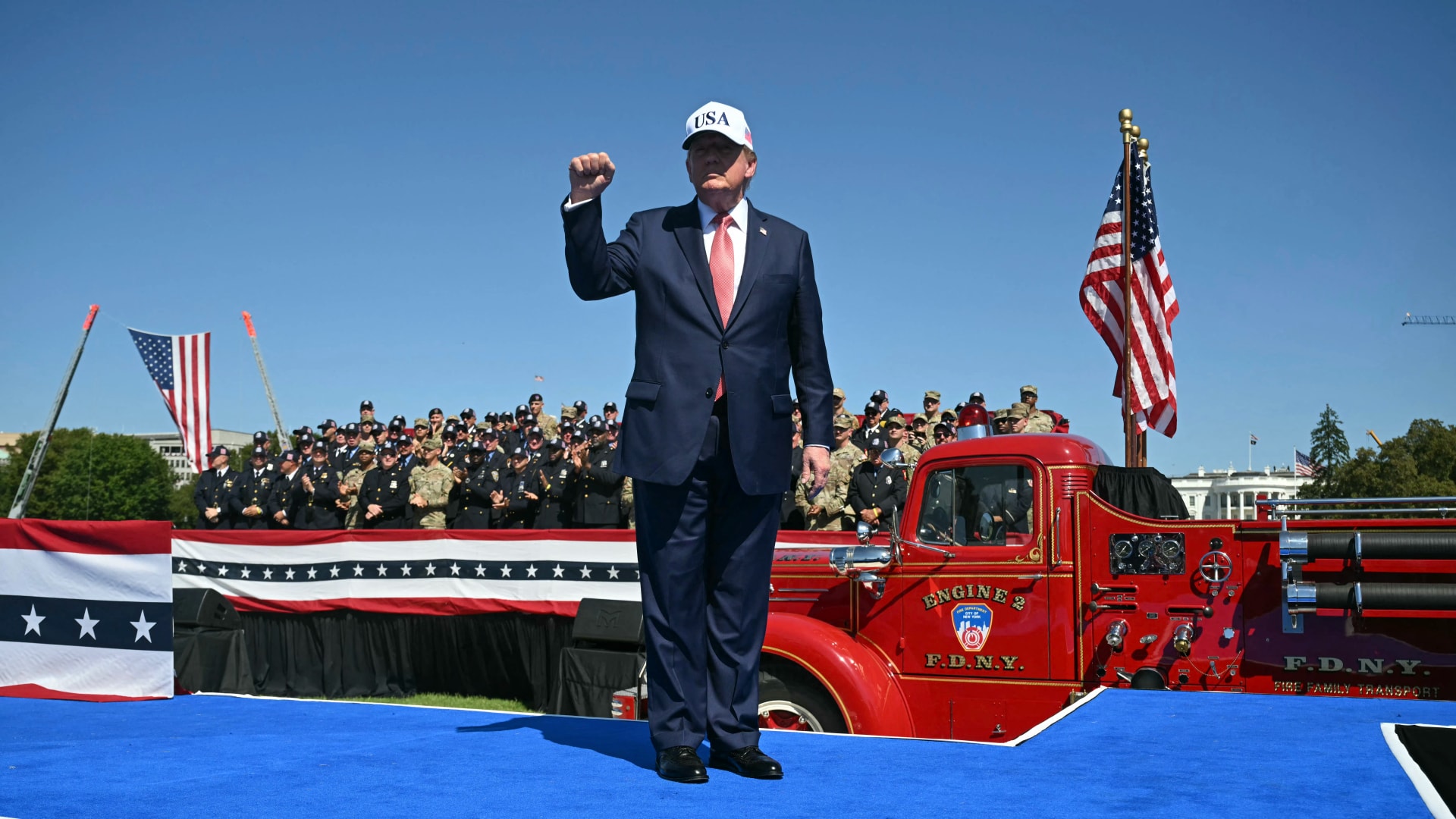 Trump 5000 dollárt ajánl minden amerikainak