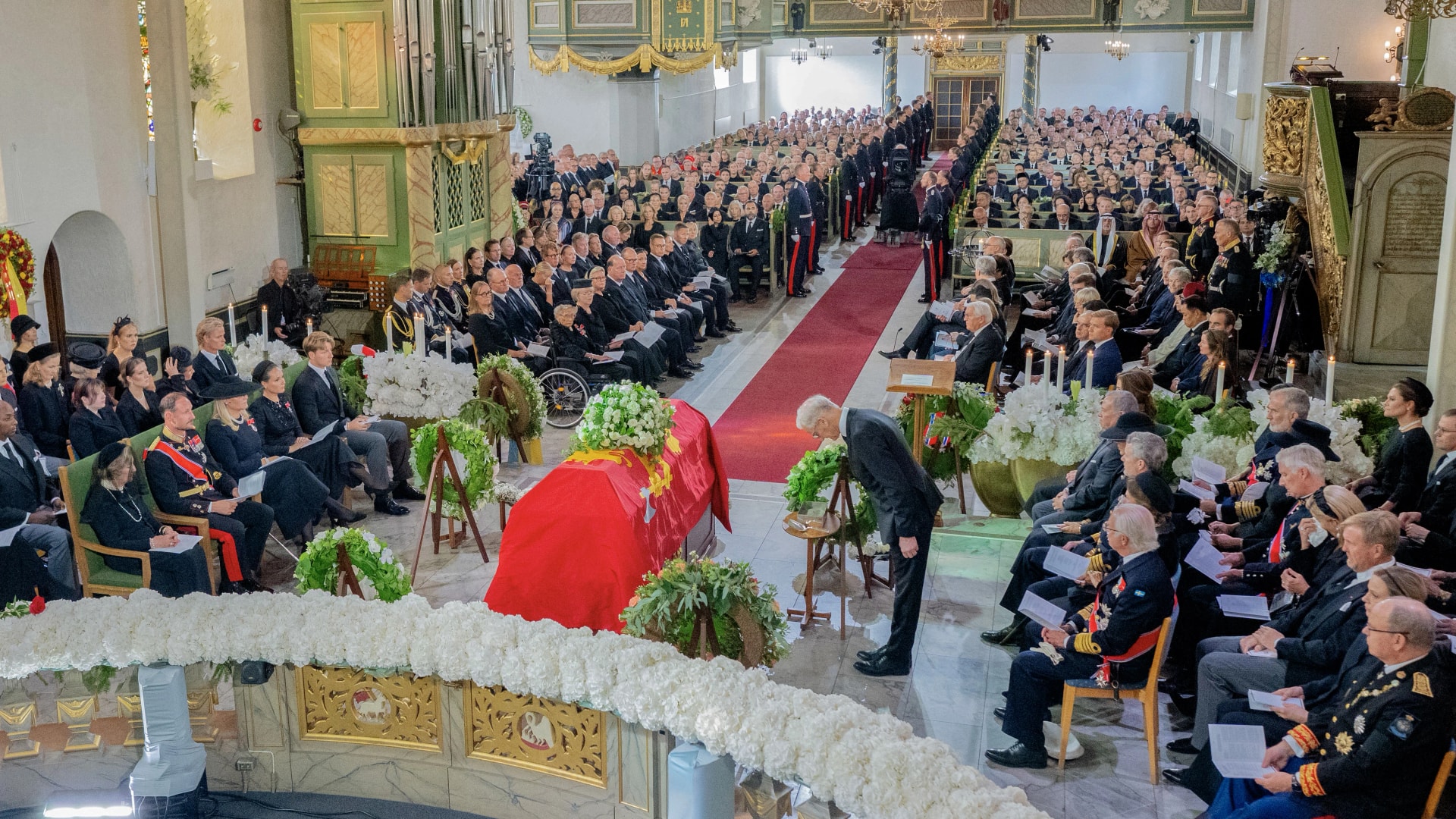Európa királyi családjai Oslóba érkeztek