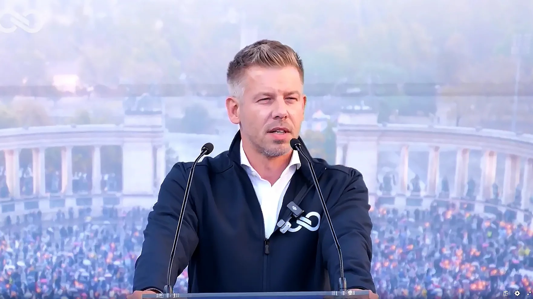 Magyar Péter üzent a sajtónak - „Előtte legalább kérdezzenek!”