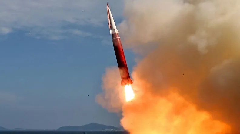 Észak-Korea hiperszonikusrakéta-kísérletet hajtott végre