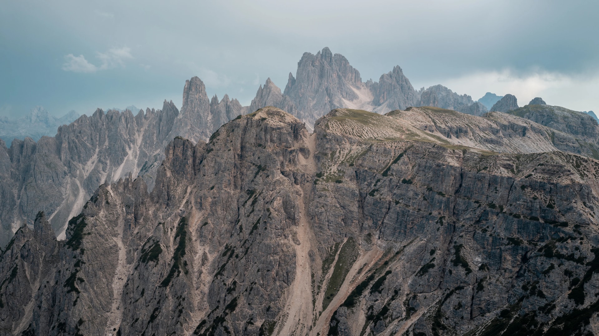 Hatalmas sziklaomlás a Dolomitoknál