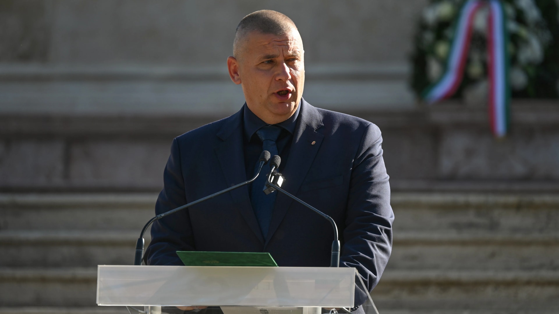 Örök tisztelet a hősöknek
