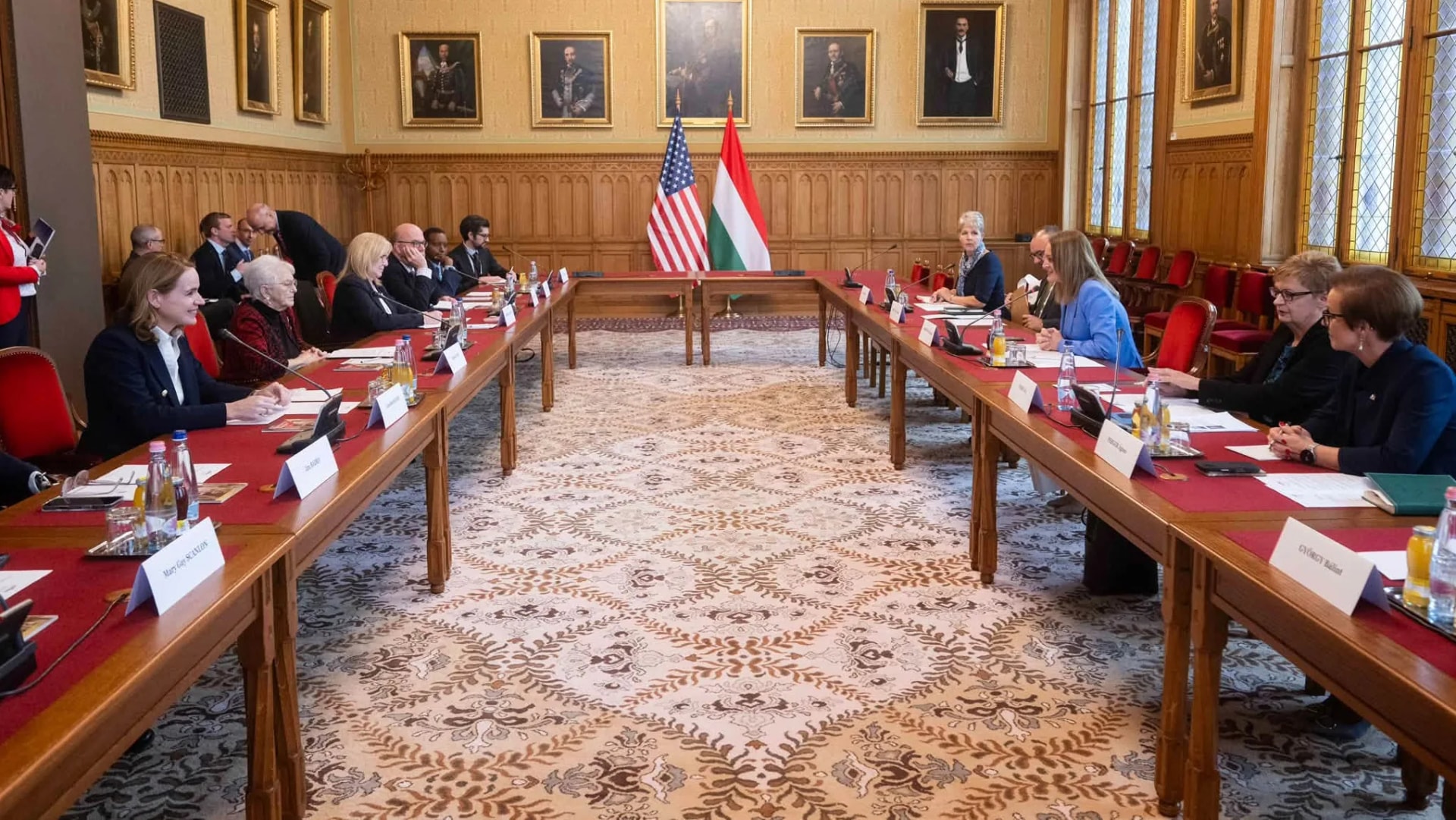 Forsthoffer Ágnes amerikai delegációt fogadott a Parlamentben