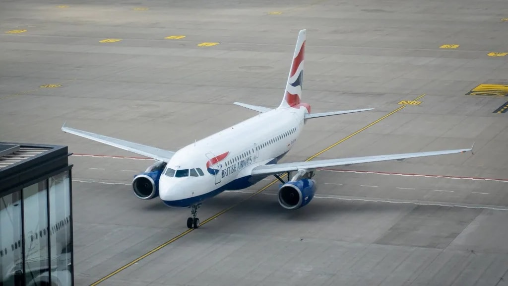 Nyolc kilómétert zuhat a British Airways gépe