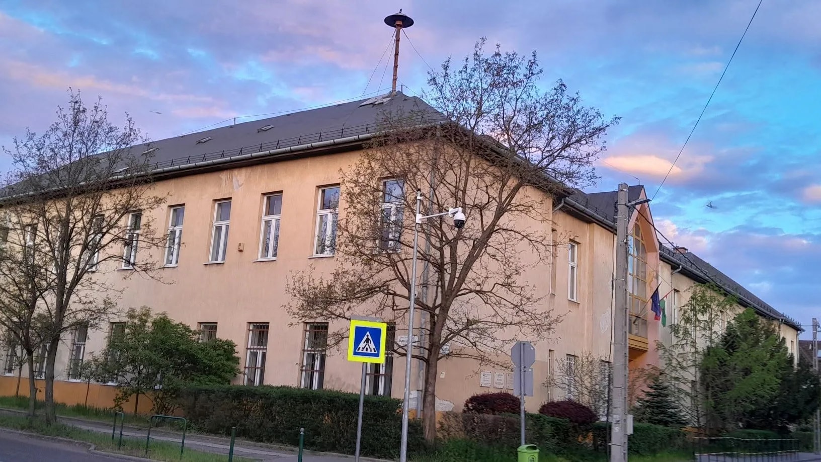 Bombafenyegetést kapott két iskola a XV. kerületben