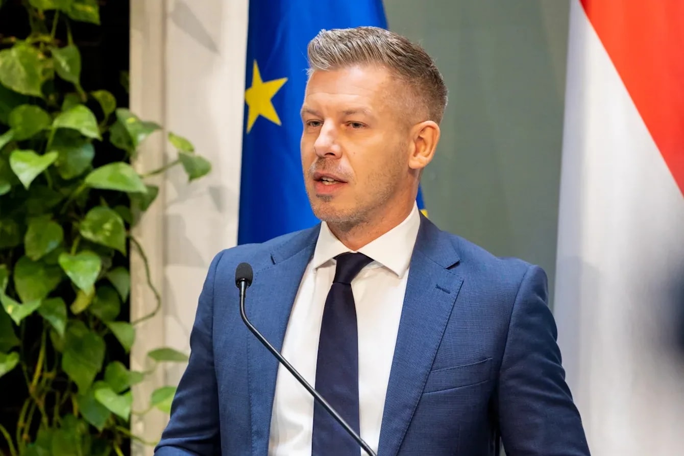 Magyar Péter ma délben tárgyal Ukrajna elnökével Brüsszelben