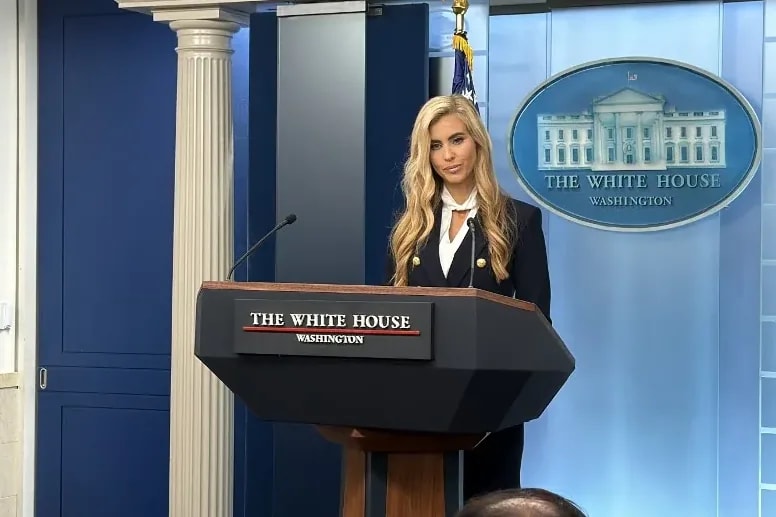 Öt nap után távozik Donald Trump új szóvivője