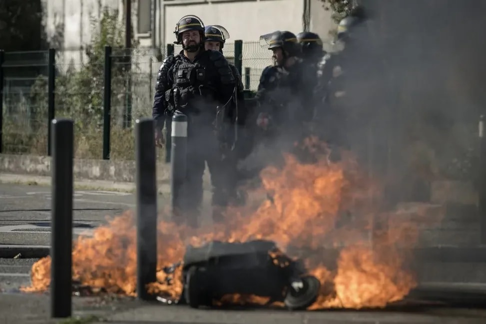 Franciaország és Albánia után Milánóban is a tüntetők összecsaptak a rendőrökkel