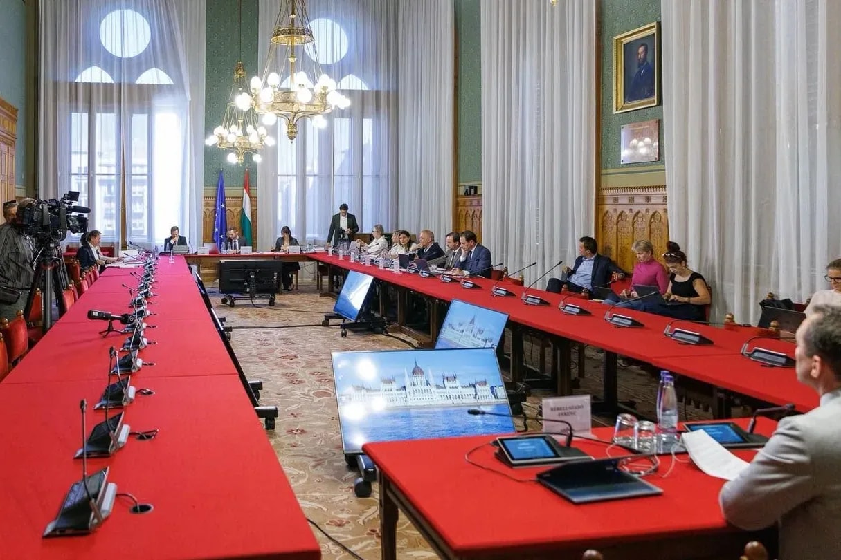 A médiatanács tagjait jelölő eseti bizottság támogatta a Fidesz és a KDNP jelöltjeinek meghallgatását