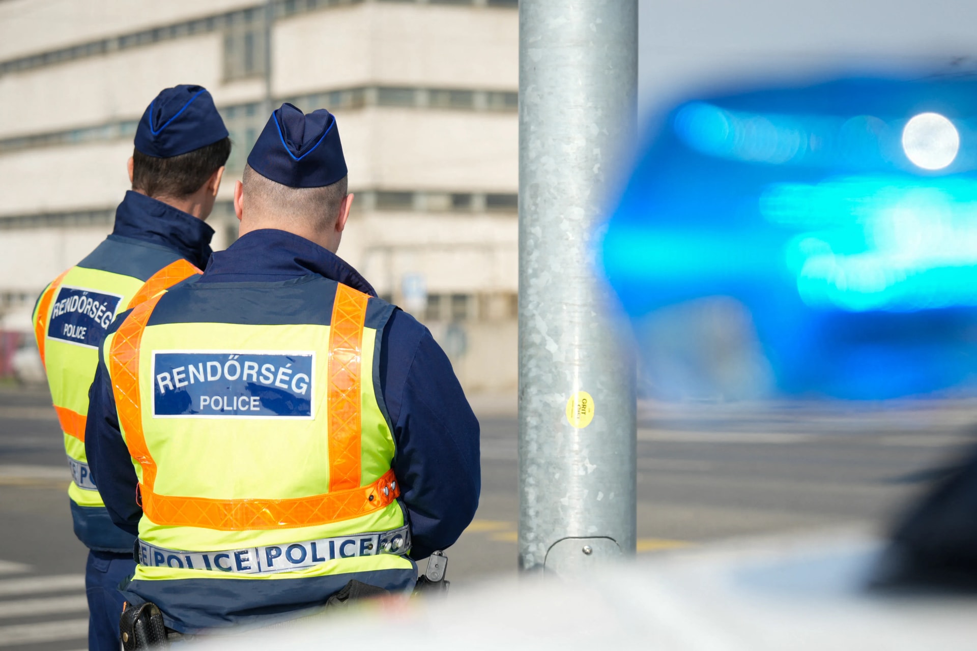 Megvan, mennyivel nő a rendőrök és a belügyi dolgozók fizetése