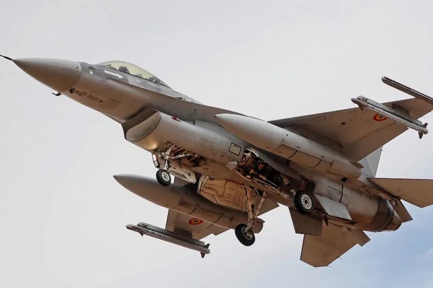 A román F-16-osok rakétákat lőttek ki orosz sugárhajtású drónokra + VIDEÓ
