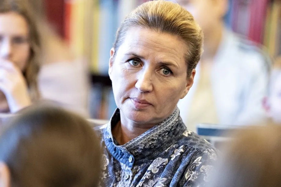 Háborog a dán kormányfő