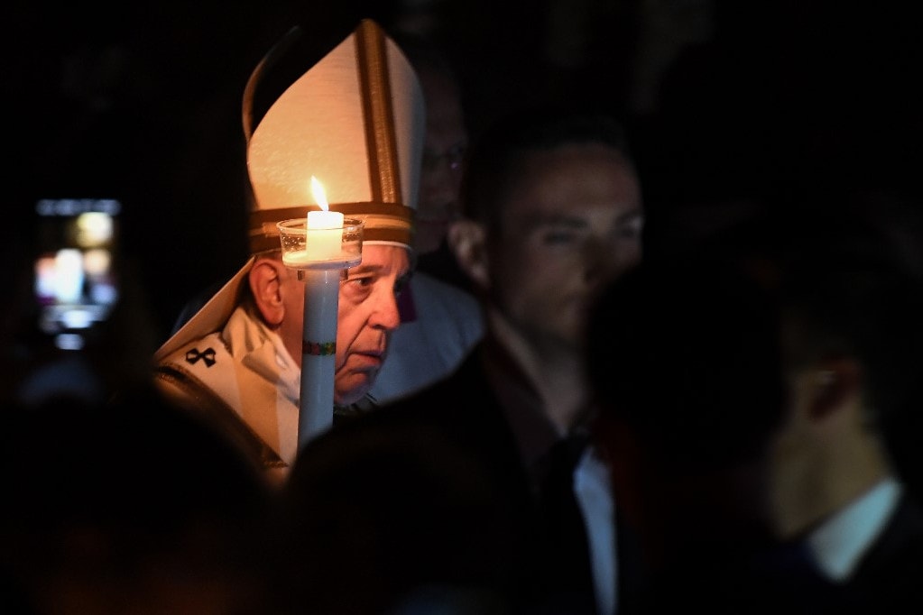 A félelem legyőzésére hívott fel a pápa a vigilián