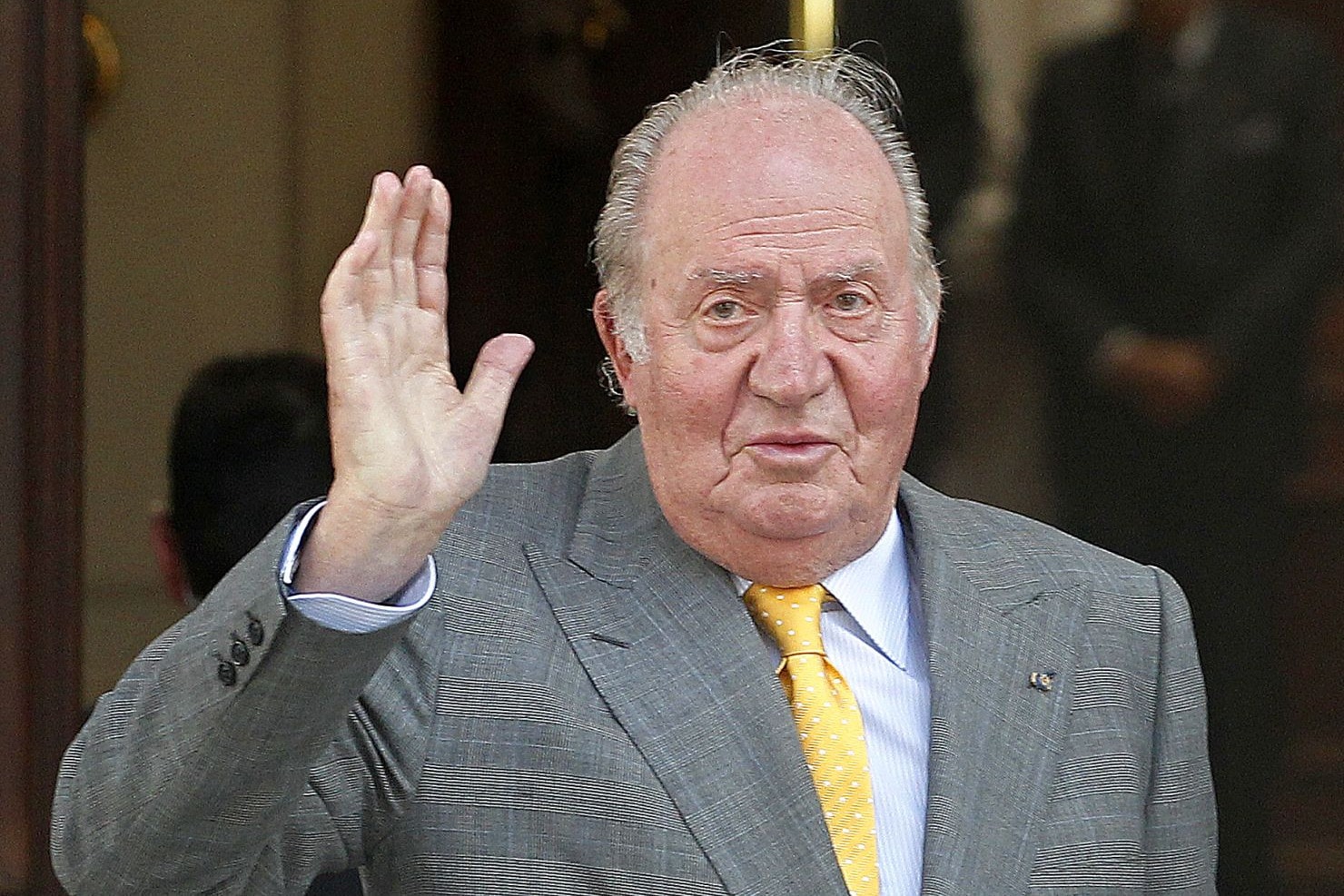 János Károly visszavonul