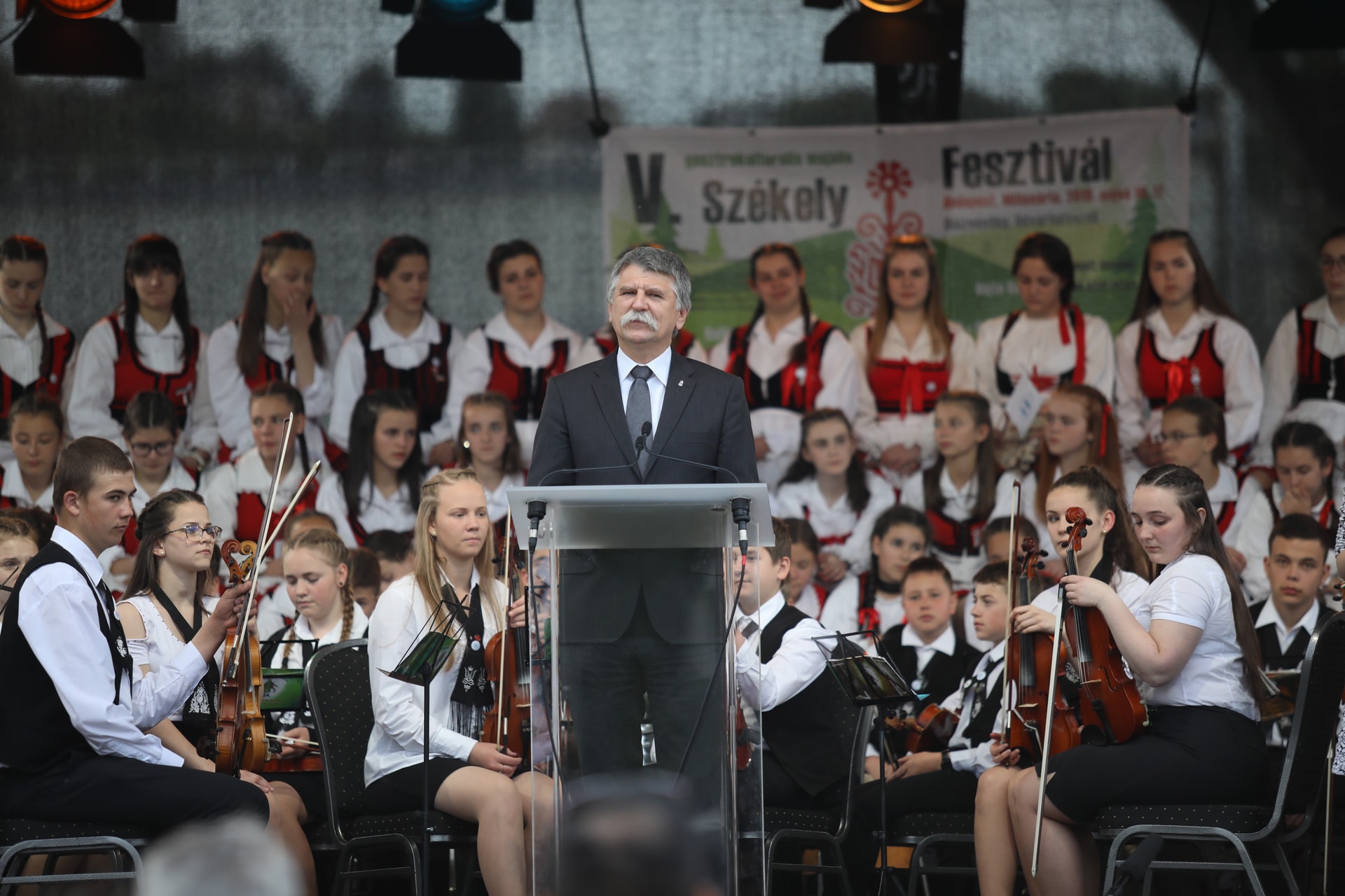 Kövér: A csodákra nem várni kell, azok a jövő nemzedékeiben rejtőznek