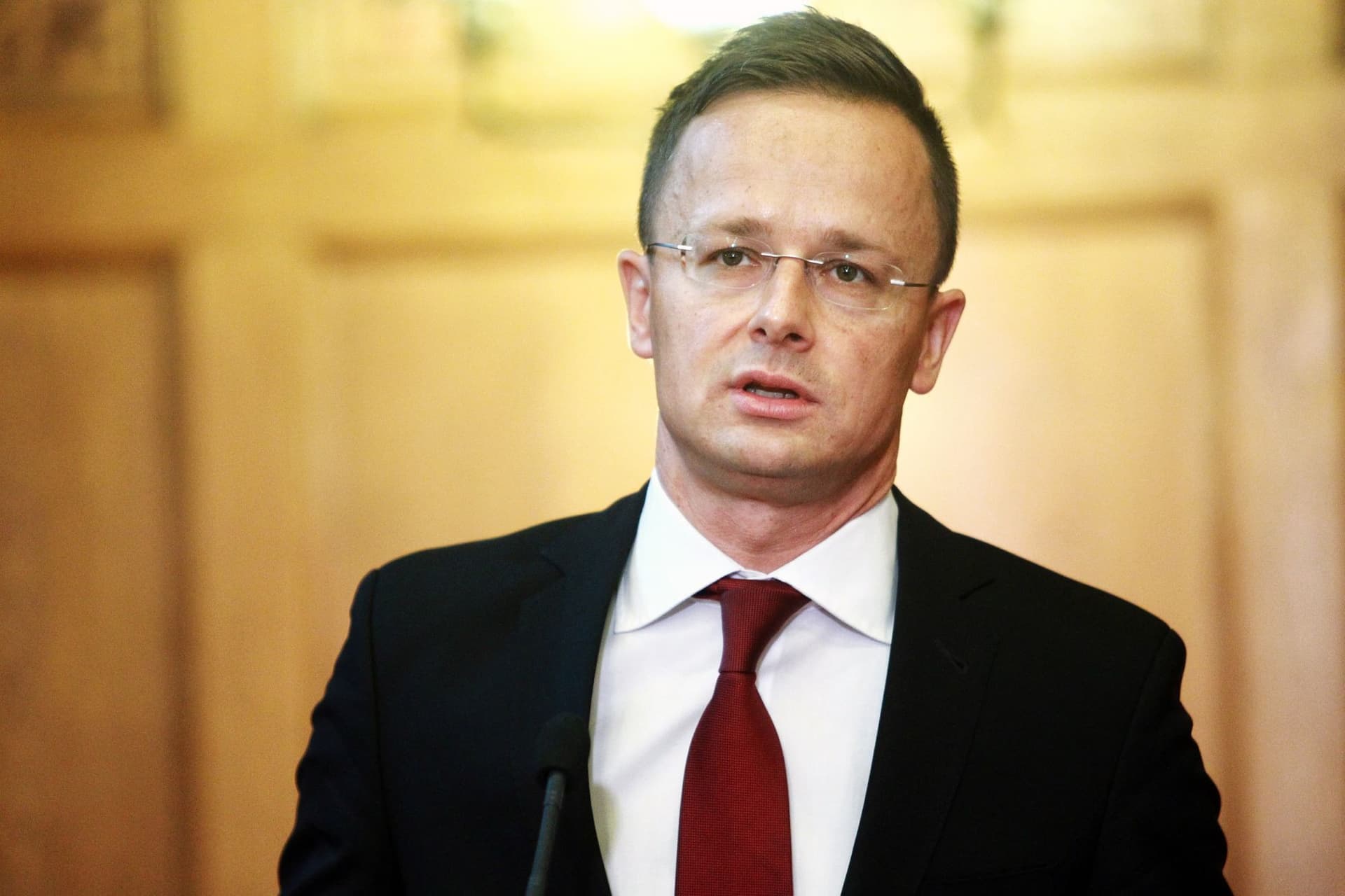 Szijjártó: Fel kell lépni a magyarellenes kirohanások ellen Romániában