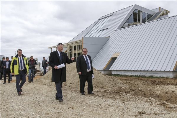 Kutatóközpont épül a zalaegerszegi járműipari tesztpálya mellett