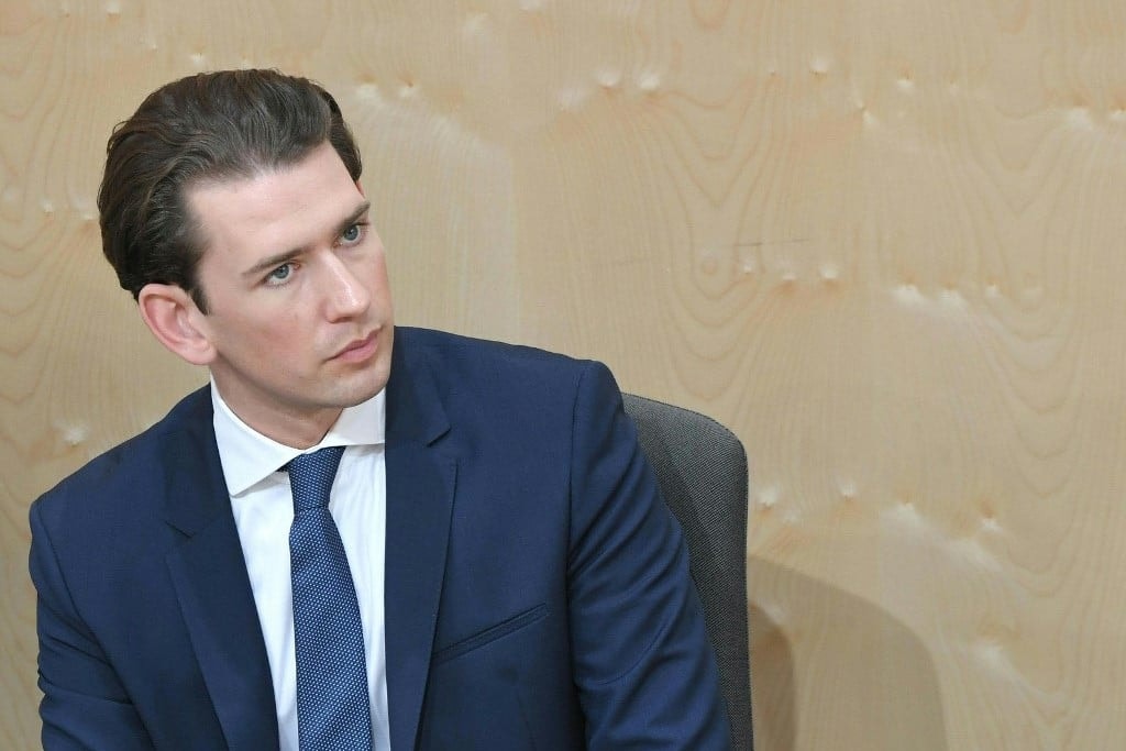 Elbukta a bizalmi szavazást Sebastian Kurz