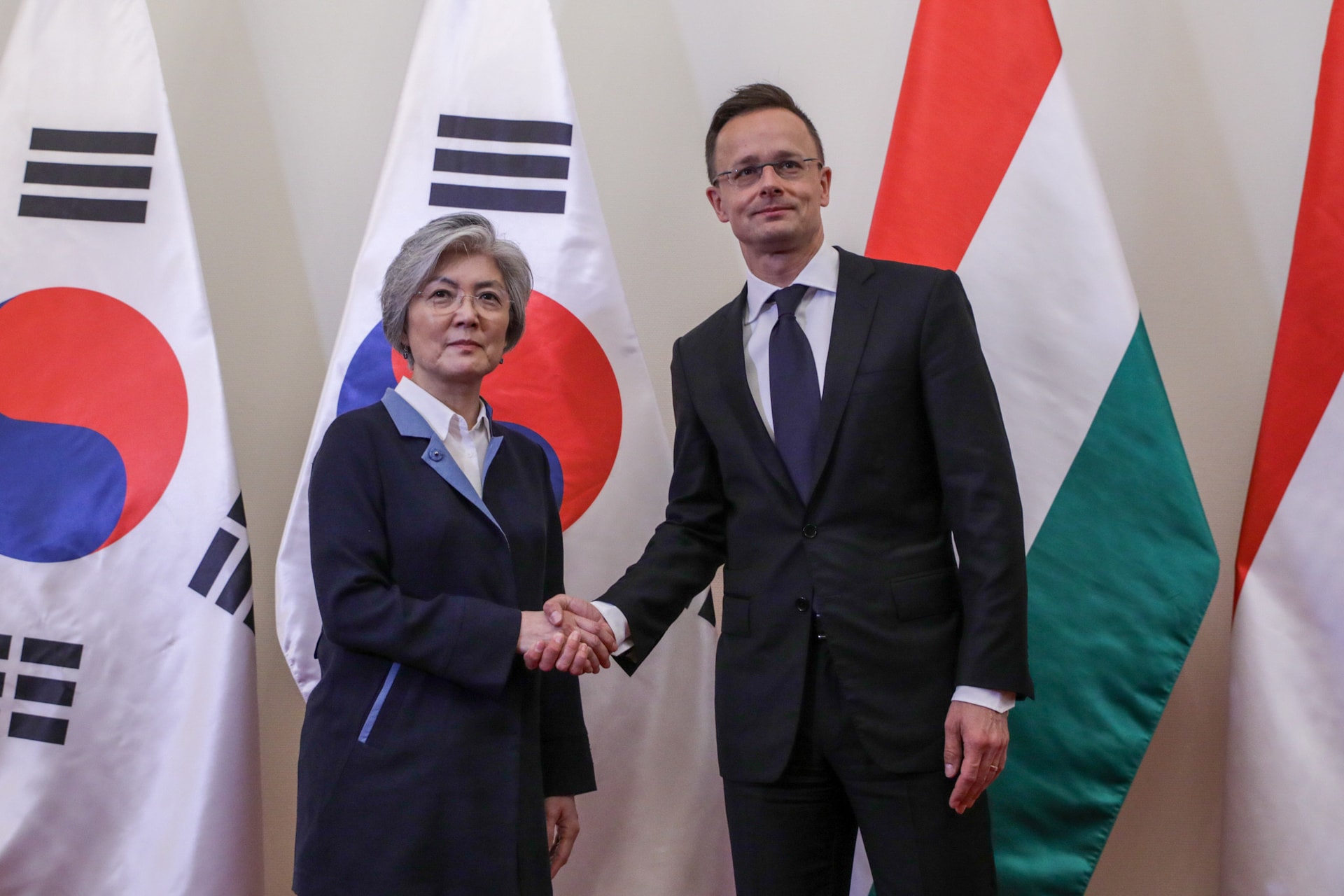 Szijjártó Péter: A magyar hatóságok minden tőlük telhetőt megtesznek a hajóbaleset kapcsán