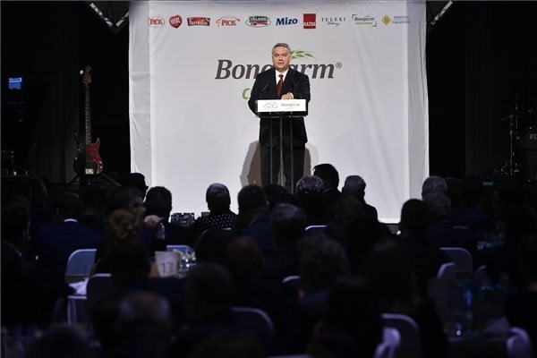 Orbán: A magyar nagytőkének a nemzeti érdekeket is szolgálnia kell