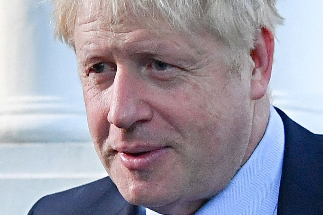 Boris Johnson elsöprő győzelmét valószínűsíti a legújabb felmérés