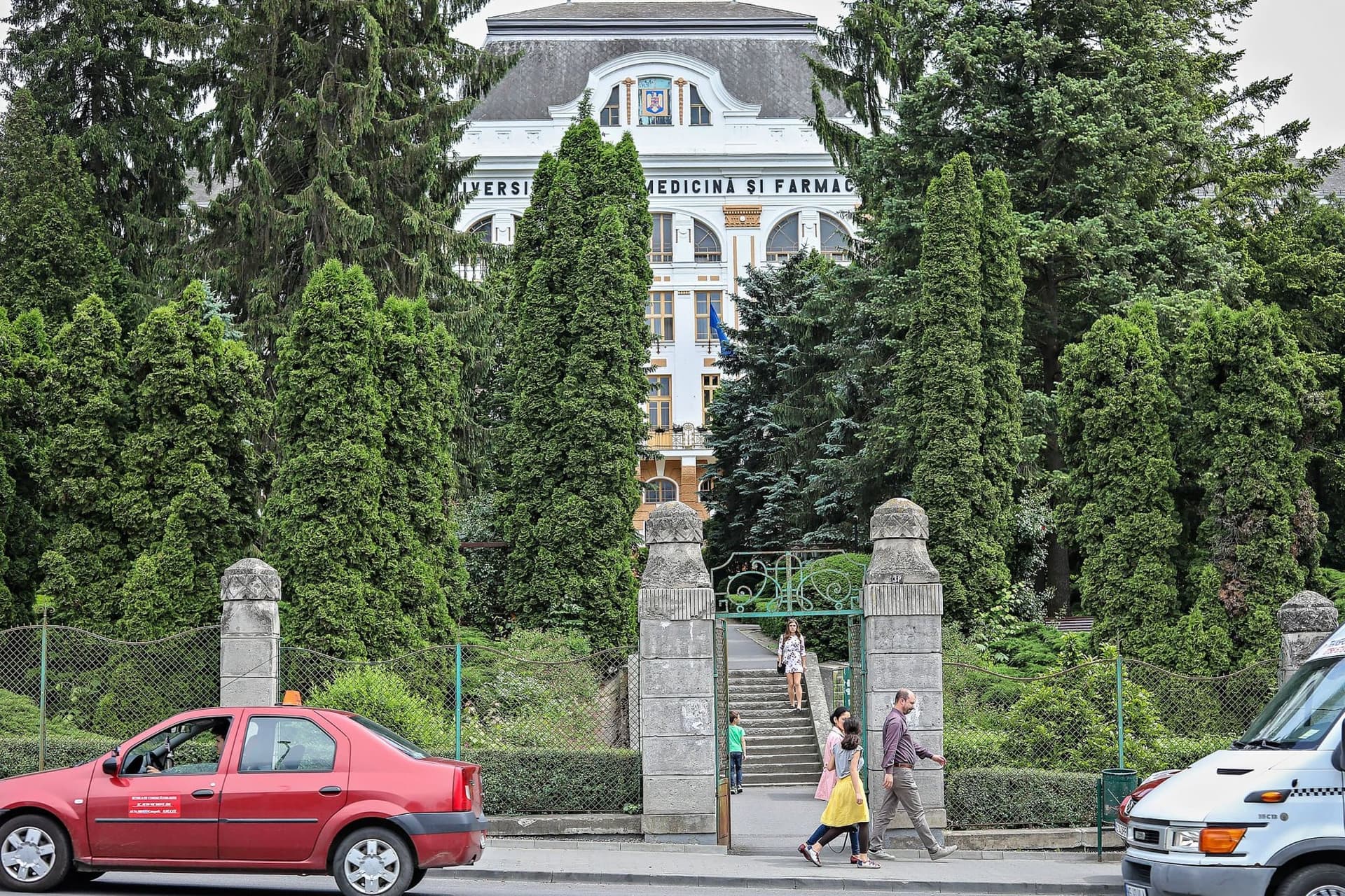 Volt titkosszolgák is segítik a MOGYE román rektorát