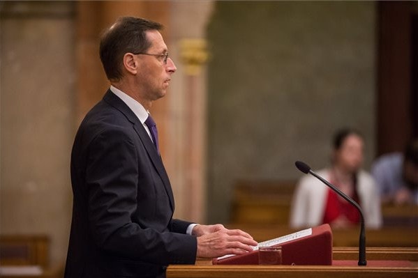Varga Mihály: A kormány elkötelezett a foglalkoztatás terheinek csökkentése mellett