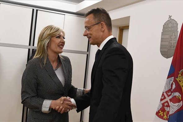 Szijjártó: Káros, hogy az EU lassítja a nyugat-balkáni bővítési folyamatot