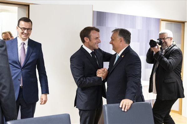 Macron-Orbán csúcs lesz Párizsban