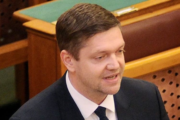 A Fidesz kiáll a béremelések mellett