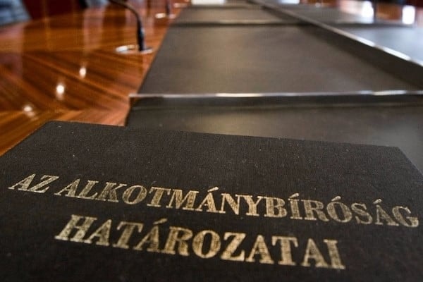 Nem alkotmányellenesek a rémhírterjesztésre vonatkozó szabályok