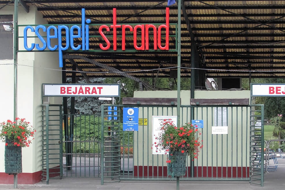 Villám csapott a csepeli strandfürdő medencéjébe