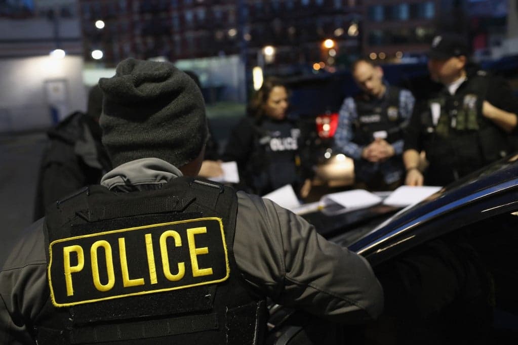 Vasárnap tíz amerikai városban kezdik meg az illegális migránsok kitoloncolását