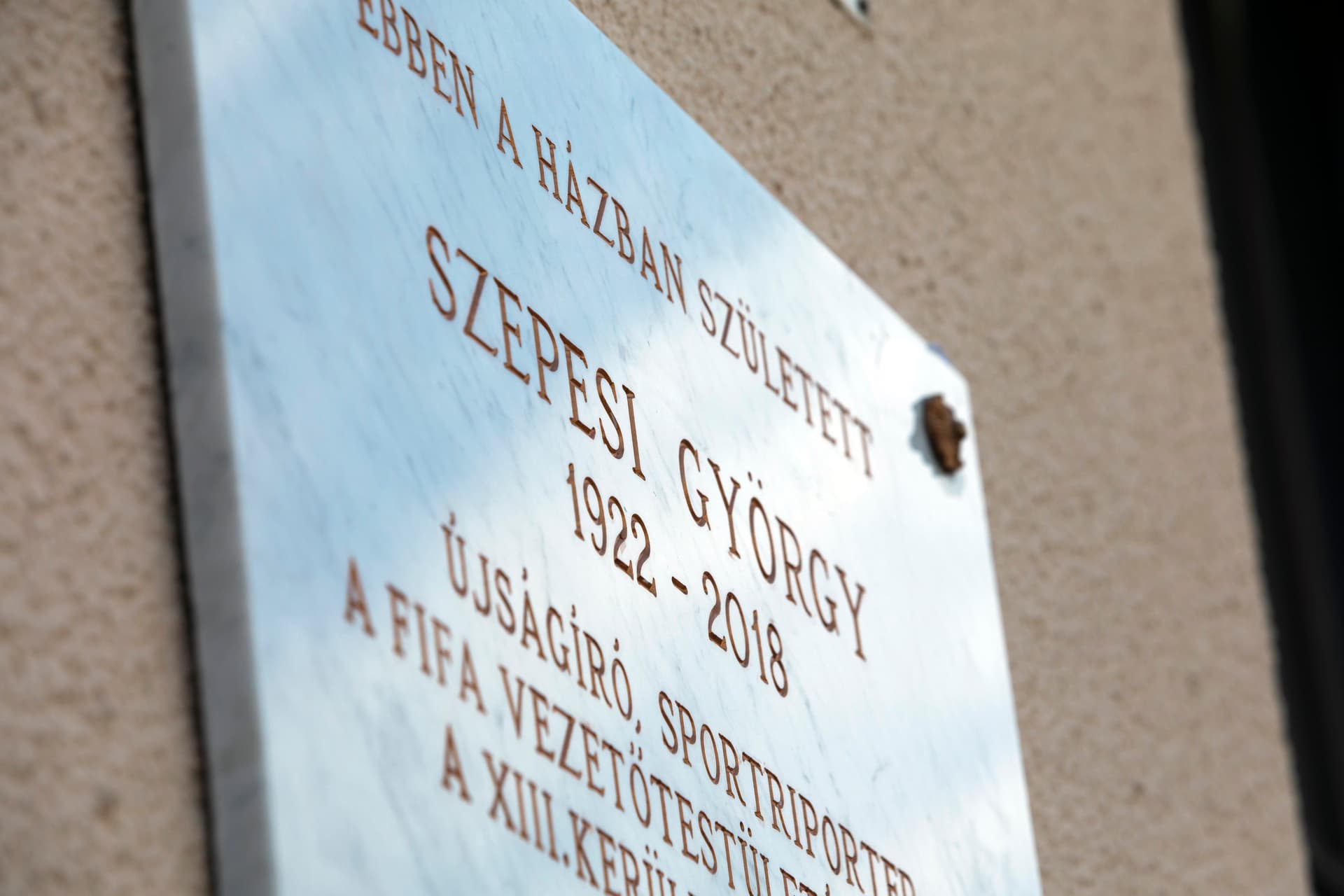 Emléktáblát avattak Szepesi György tiszteletére Angyalföldön