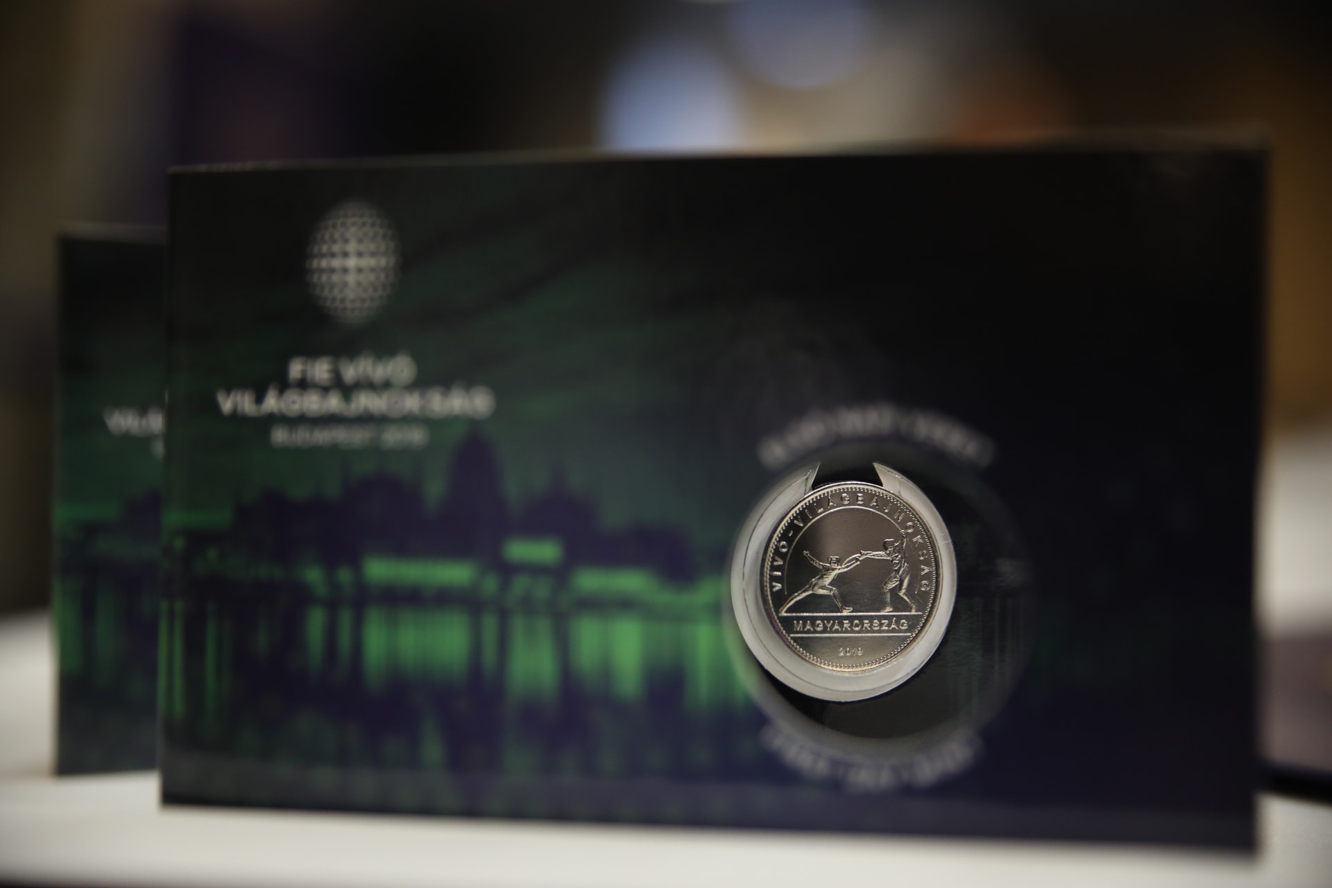 Ötvenforintos emlékérme jelent meg a budapesti vívó-vb tiszteletére