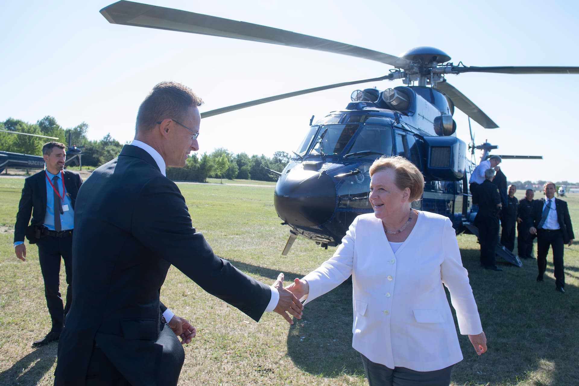 Szijjártó Péter fogadta Angela Merkelt