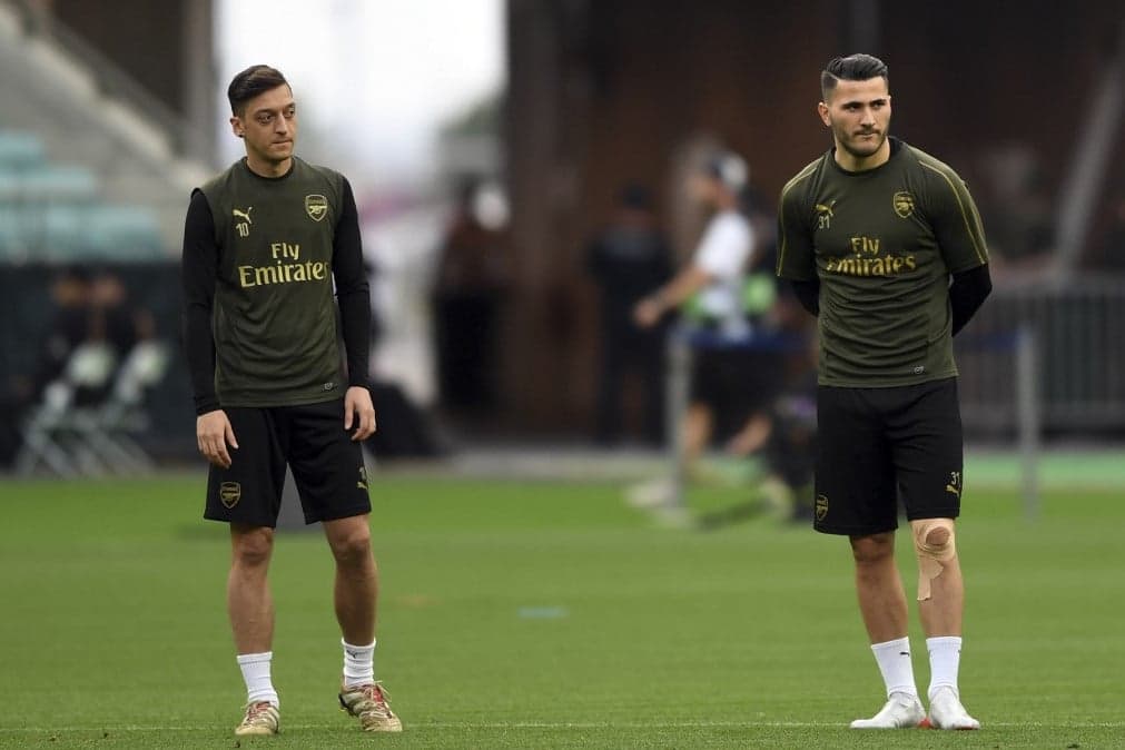 Napi 24 órás védelmet kap Özil és Kolasinac