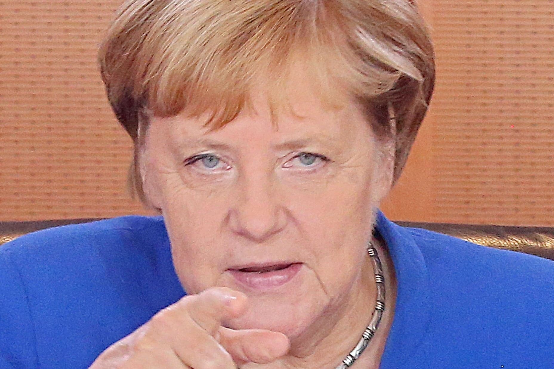 A hongkongi válság békés megoldását sürgeti Merkel