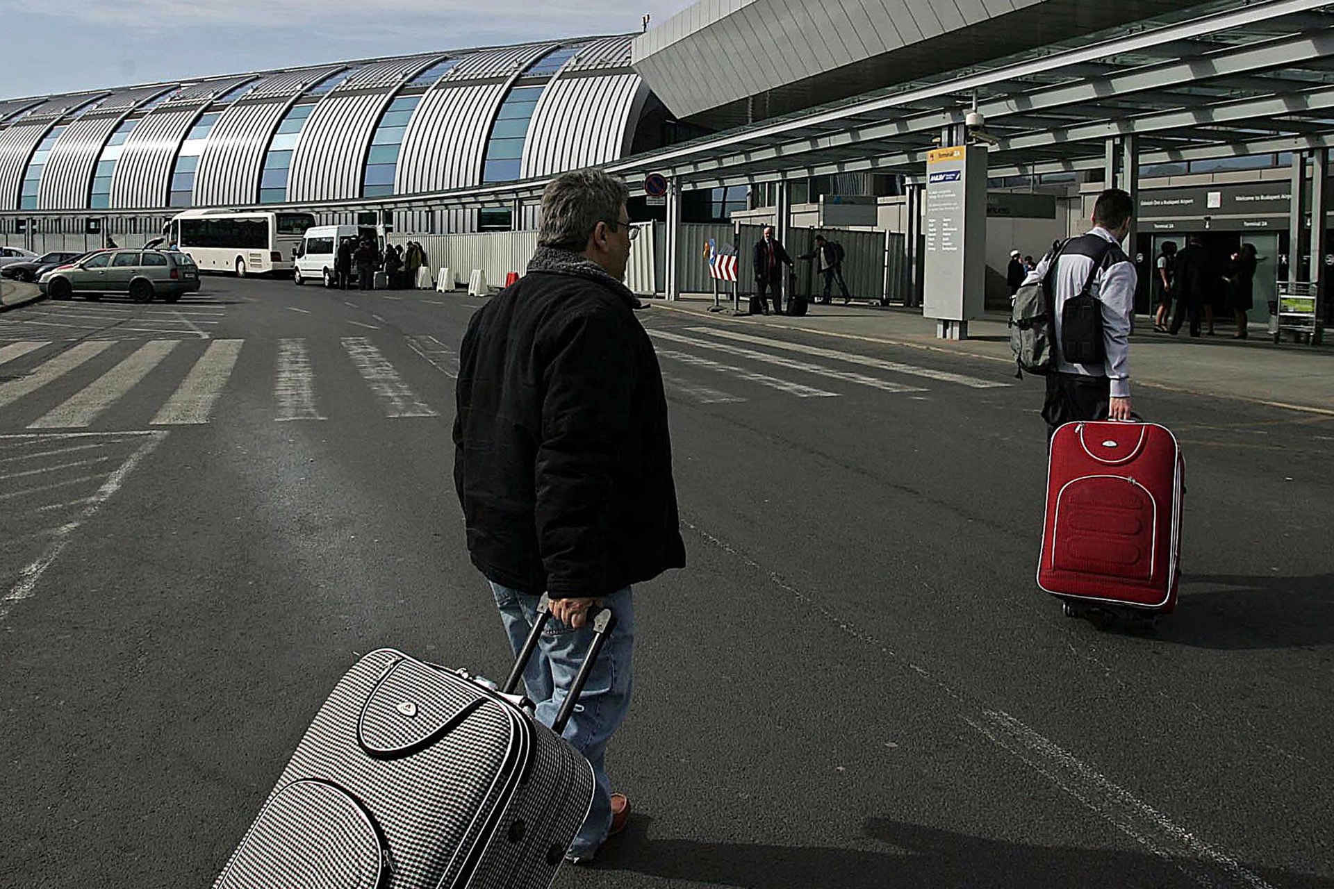 A külföldre látogató magyarok többsége köt biztosítást, pozitív irányba változik a korábbi tendencia