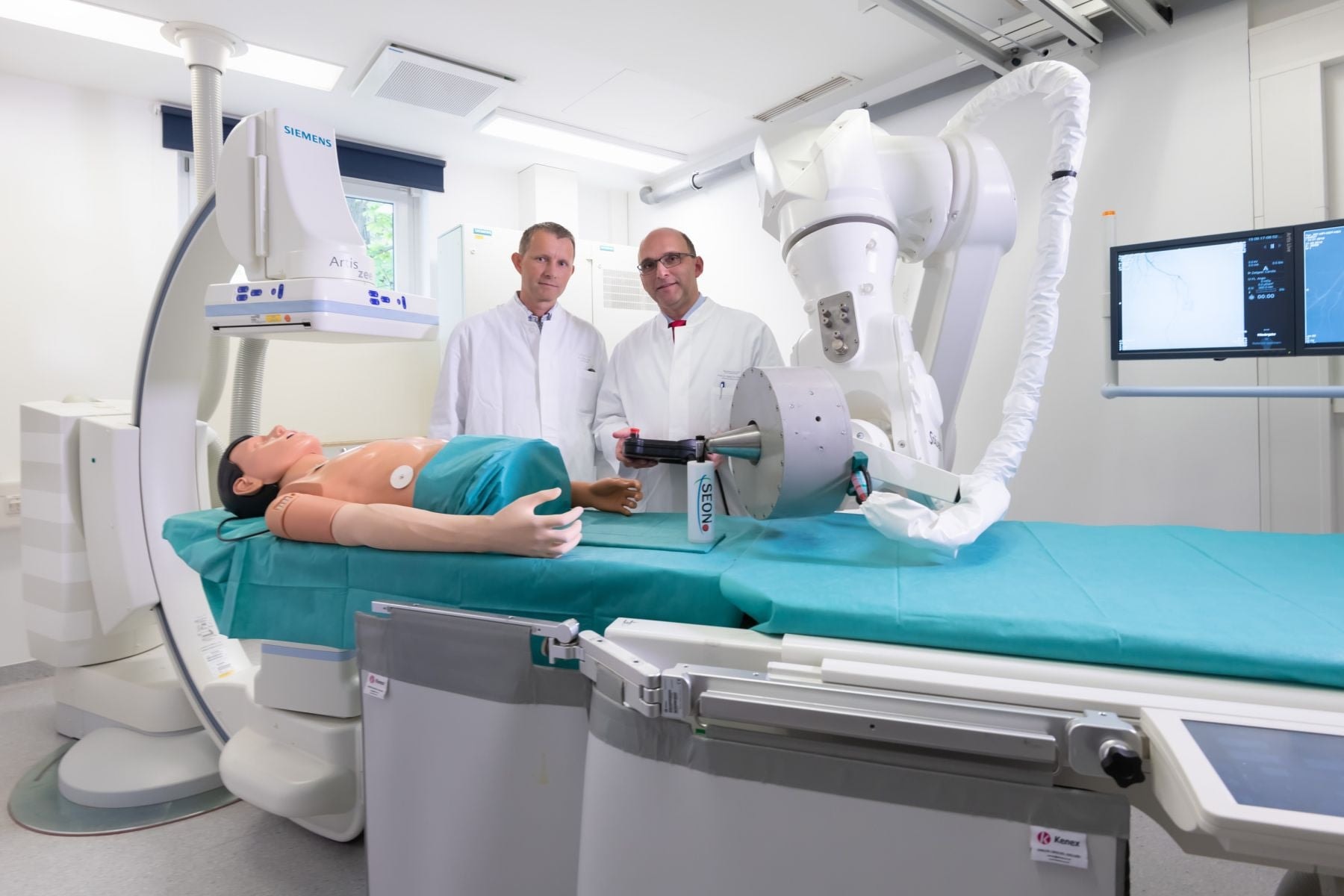 Kéttonnás robotot vetnek be a rákos sejtek ellen