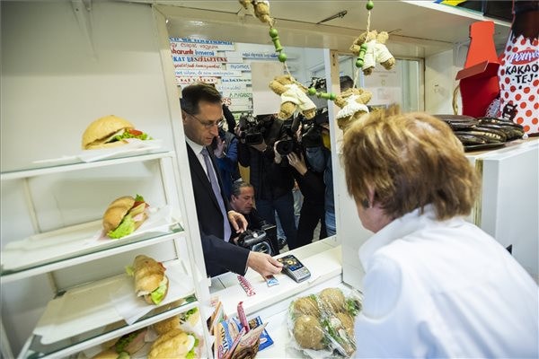 Folytatódik a Készpénzkímélő iskolák program