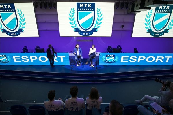 Átadták az MTK Esport Arénát