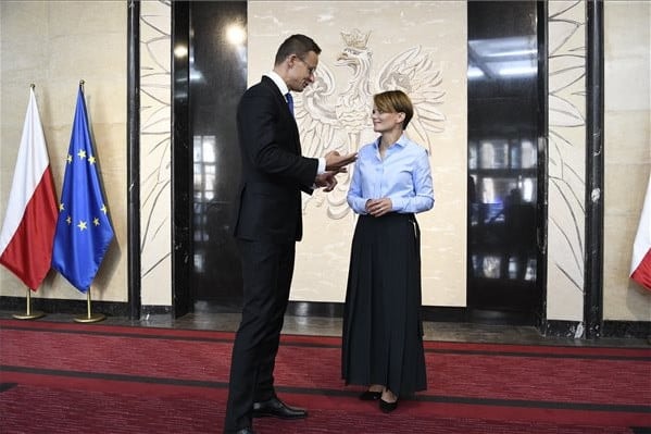 Szijjártó: A közös visegrádi fellépés a magyar nemzet érdeke