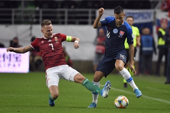 A szlovákokat is zárt kapus meccsre büntette az UEFA