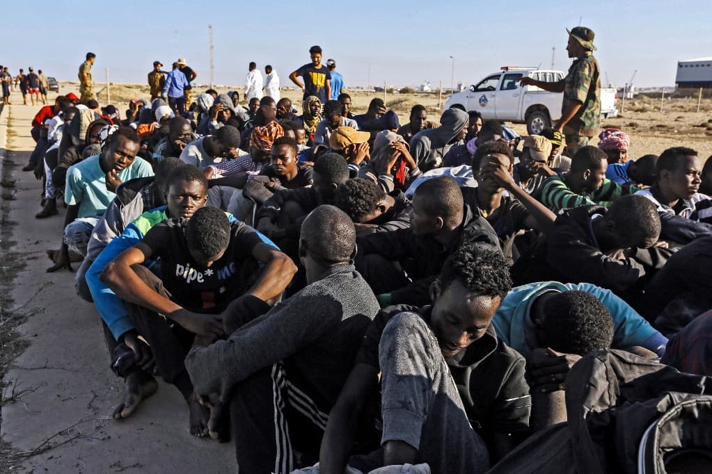 A líbiai parti őrség elfogott 90 migránst