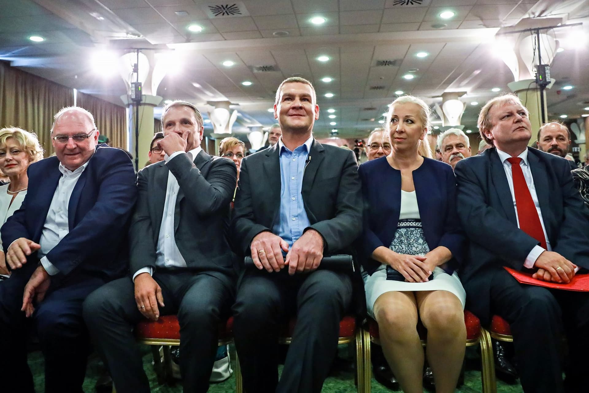 Civil köntösben bujkáló szocialisták